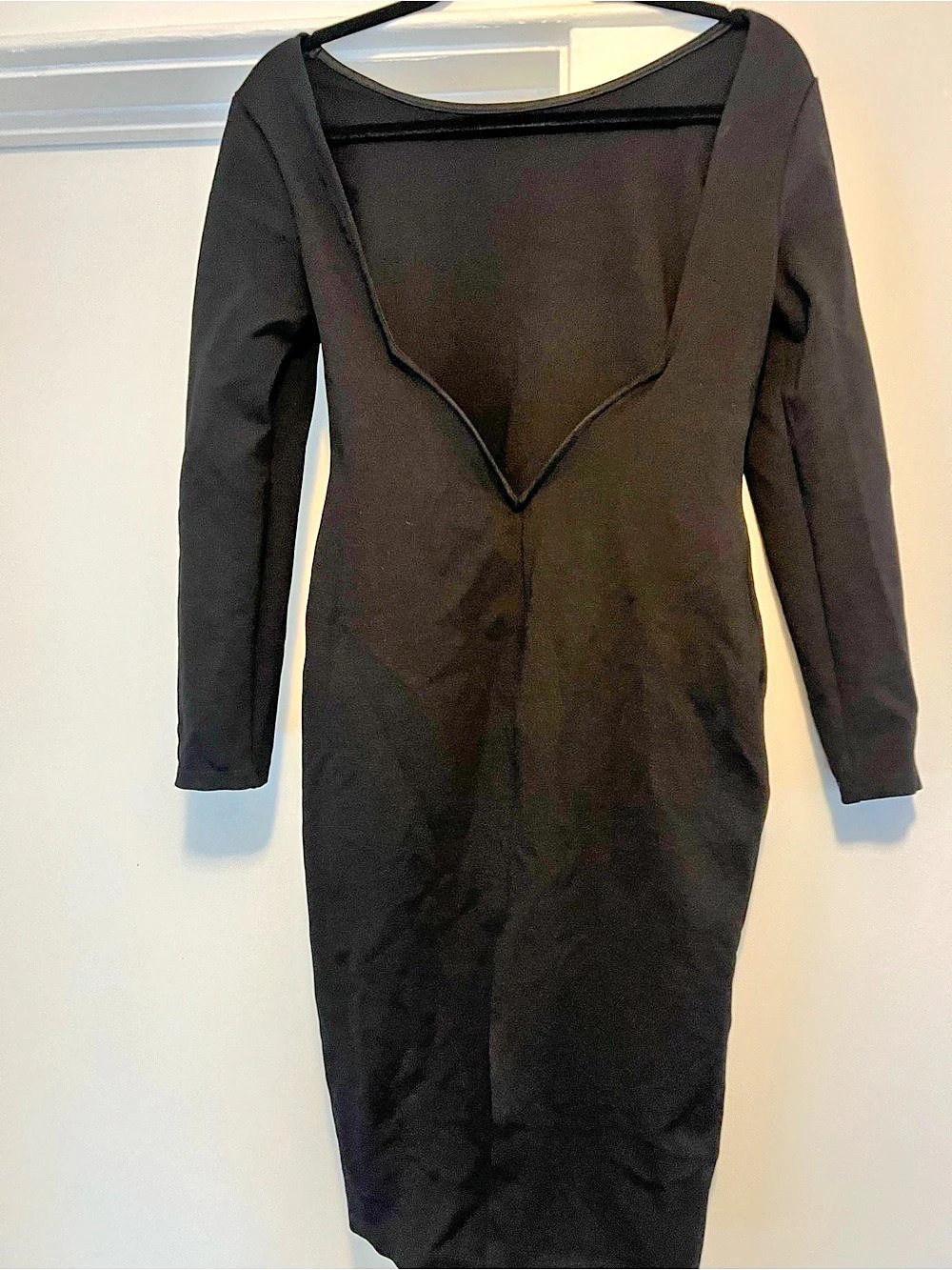 Lulus Black Long Sleeve Low Back Bodycon Dress Style KD8156A Midi Dress